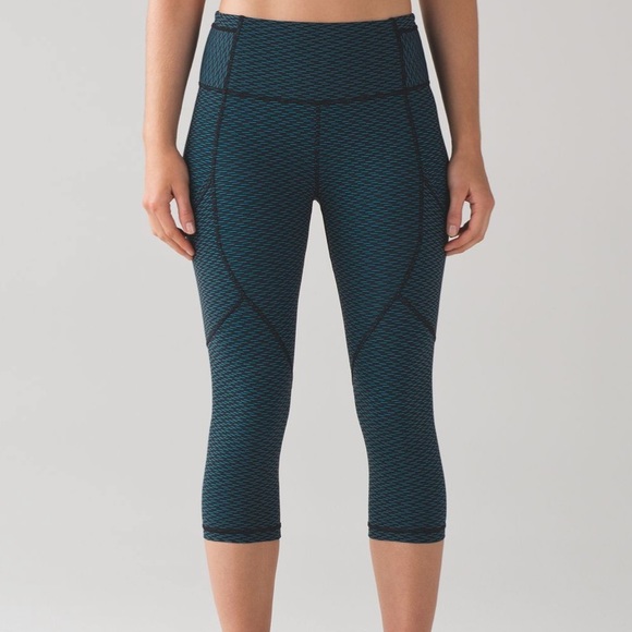 Lululemon Outrun Crop Leggings - Picture 1 of 10